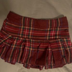 Abercrombie plaid burgundy pleated skirt ❤️